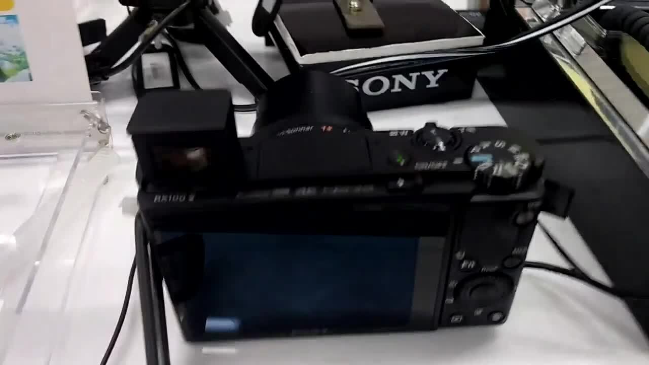 価格.com - 『RX100M5Aでファインダー収納時に一瞬モニターが点灯する