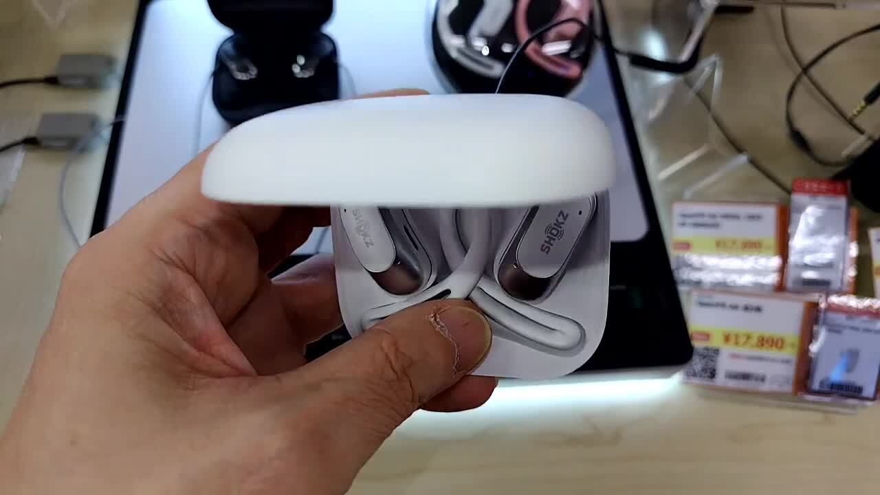 少し巻き付く装着感に変わりバッテリー持ちはほぼキープ』 Shokz