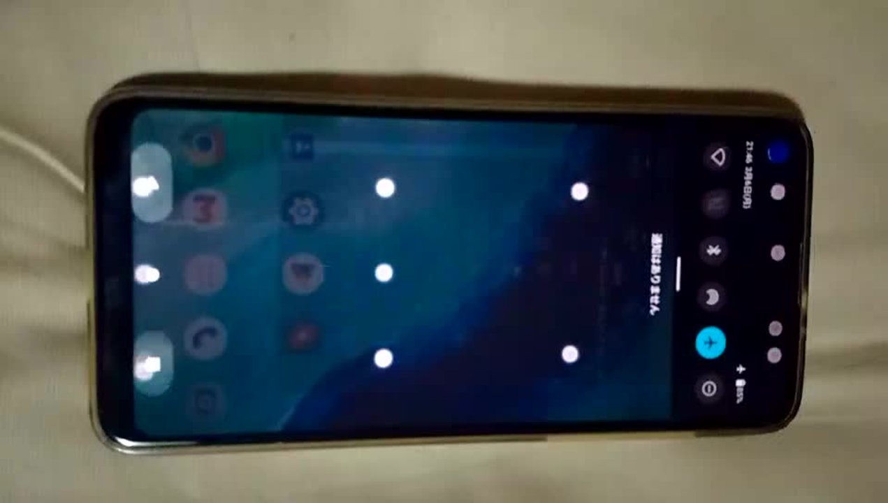 MOTOROLA moto g8 SIMフリー [ホログラムホワイト] 投稿動画 - 価格.com