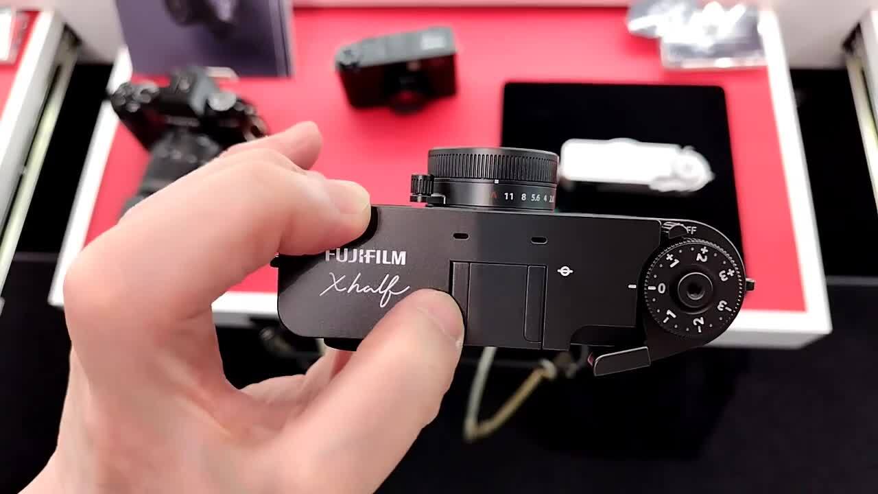 週末限定価格 キャノン EOS M3 EVF 付き 予備バッテリー レンズ込
