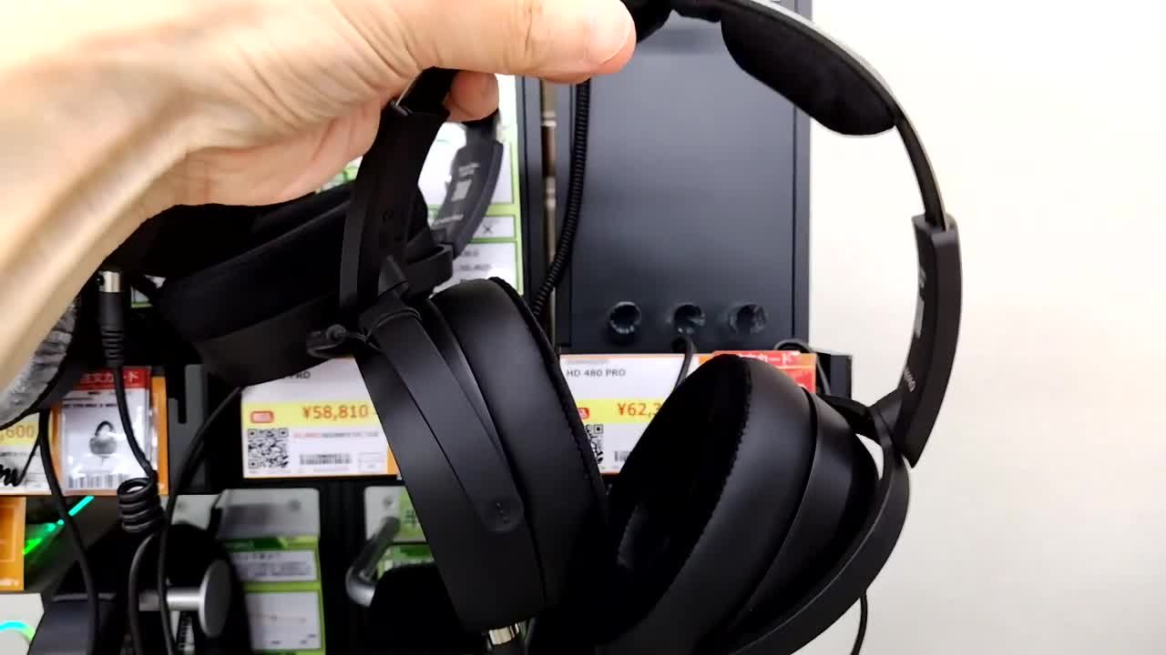 色付けの少なさ出色、ナチュラルで丁寧な鳴りのクローズドバック