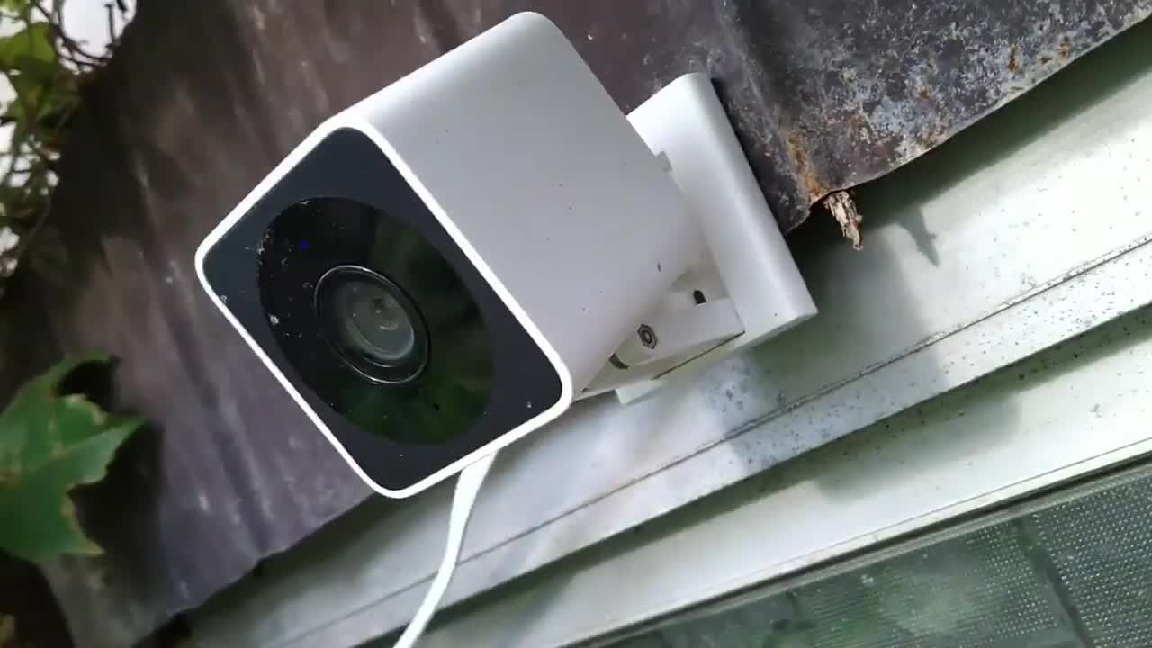 ATOM Cam Swing （２台）+ カメラ用マグネットスタンドセット 屋外用のATOM Cam Swingは、UTEBITのマグネットスタンドで装着しました