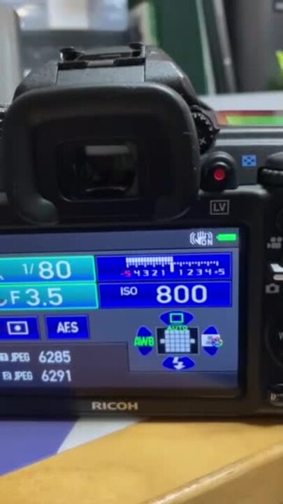 価格.com - 『不具合の再現動画』ペンタックス PENTAX K-3 ボディ Akkii206さん のクチコミ掲示板投稿動画「シャッター速度,  F値, ISOの点滅現象について」[22665]