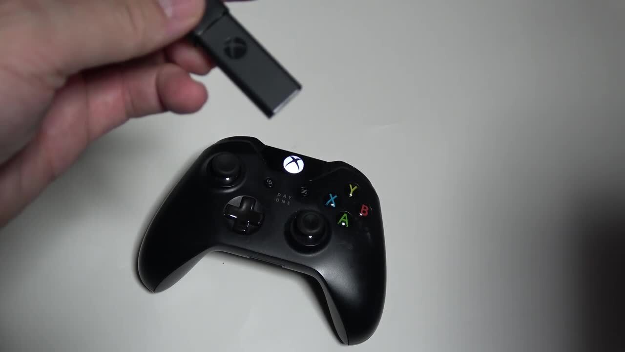 Xbox One コントローラー ペアリング