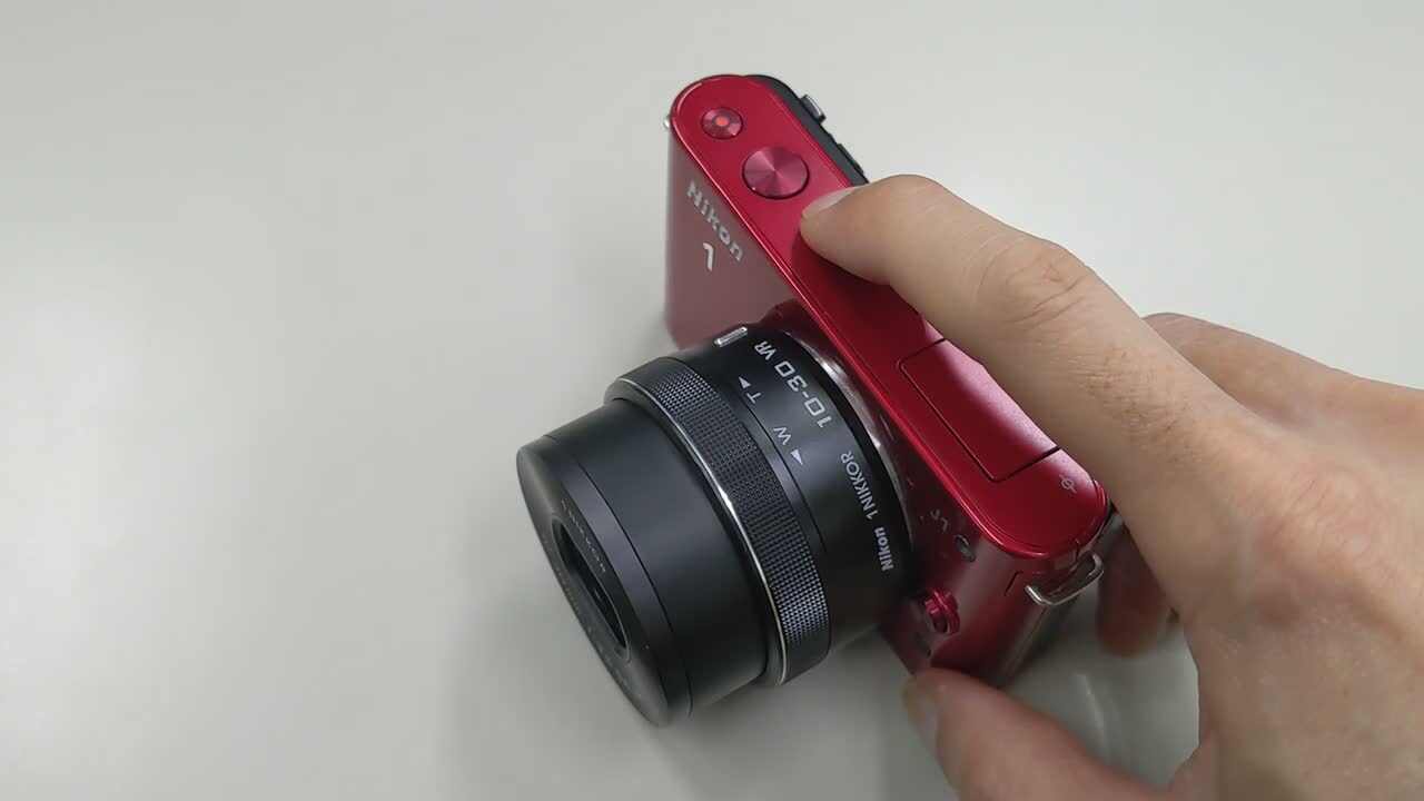 価格.com - 『繰り出しはできるけど収納の最後で失敗』ニコン 1 NIKKOR