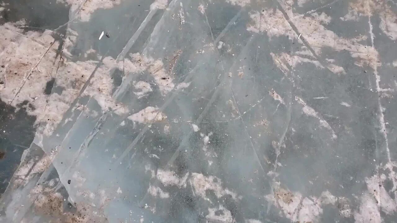 凍結のバイカル湖 冬季に凍結したバイカル湖の湖面（ロシア） | これからの「地理