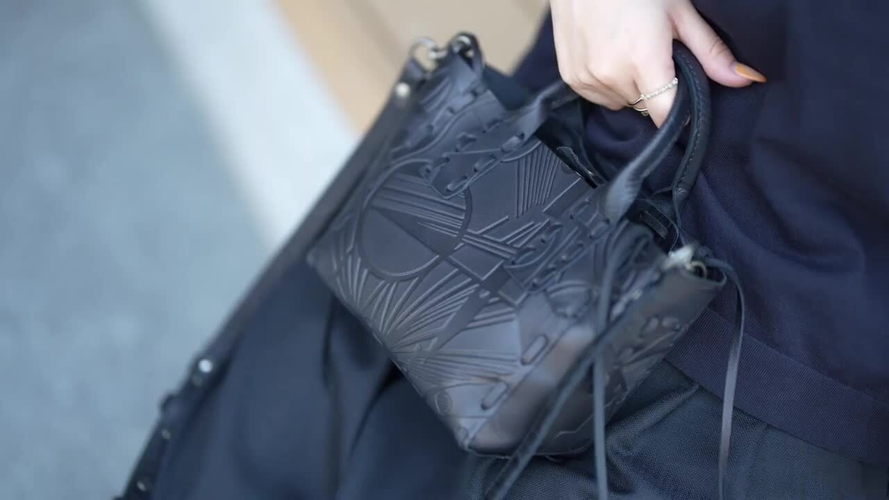 a-ya様 /pomppiaポンピアブルー/Mサイズラウンドショルダー牛革キ 本革 スマホポーチ ミニショルダー / Mila - ミラ - / MP1