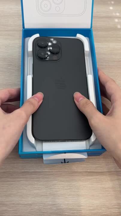 iPhone17proMax 256GBシルバー本体とankerフィルム Anker Easy Fit ガラスフィルムキット (HD, for iPhone 16