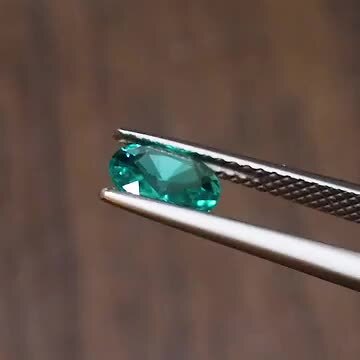 楽天市場】【合成石・ルース】 合成パライバベリル０．６２CT