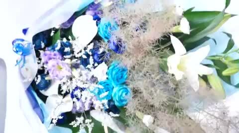 楽天市場】青バラ入り花束 青バラ12本と他の花も混ぜて