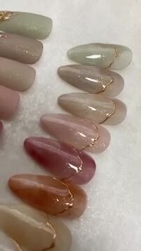 Nail studio *cucu コラボカラー 第三弾 シャンディーグリッター ジェル クラッシーシリーズ 4g CUCU コネクトジェル  カラージェル ラメジェル 仕込みラメ 微粒子 細かい ラメ ゴールド オーロラ ピンク クリアカラー カラー ジェル ネイル ニュアンスネイル ...