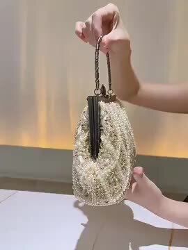 総ビーズのがま口 パーティなど ノーブランド パーティバッグ クラッチバッグ 総ビーズ装飾