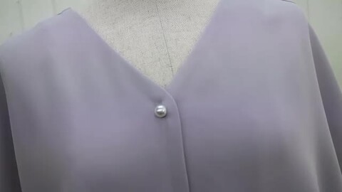 楽天市場】ジョーゼットパールボタンVネックブラウス 【メール便