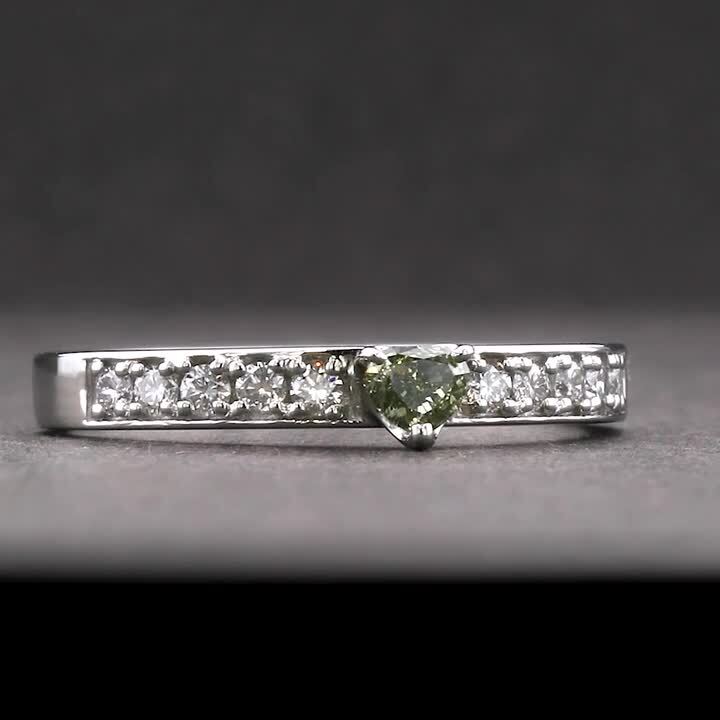 楽天市場】カメレオングレーグリーンダイヤモンド リング 0.1ct