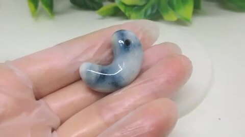 楽天市場】【天然石】プレミアム☆青☆糸魚川翡翠☆入りコン沢☆勾玉