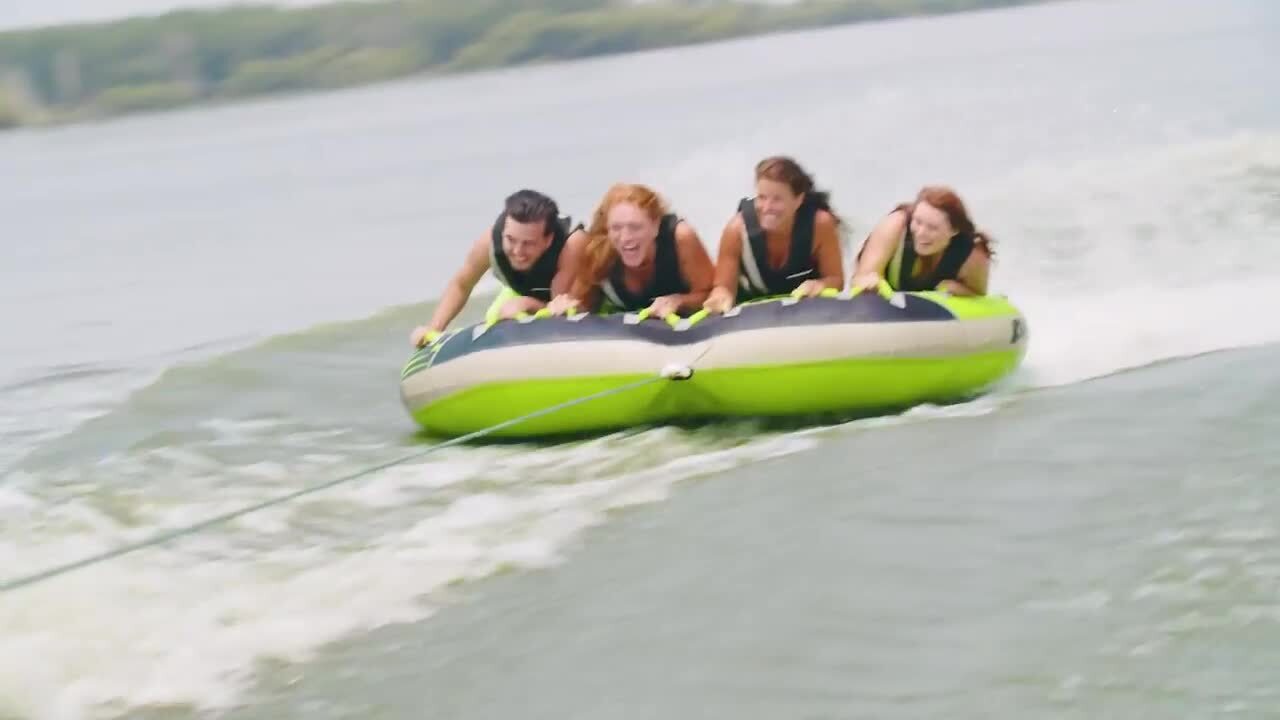 ベリーボード 腹ばいで波に乗る木の板で、インサイドのチューブ