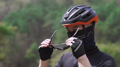 スノボグッズ(バイザー付きヘルメット・帽子・アンダーウェア上下・手袋)セット スノボグッズ(バイザー付きヘルメット・帽子・アンダーウェア