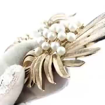 トリファリ花形パールブローチ TRIFARIトリファリ フラワー パール ブローチ/ ヴィンテージ