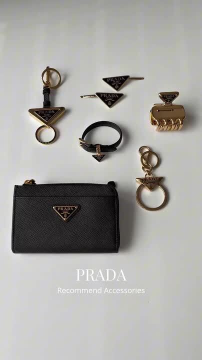 【PRADA】★国内買付-発送★ヘアクリップ リボン ドット PRADA プリント Re-Nylon ヘアクリップ ドット 水玉 リボン 三越