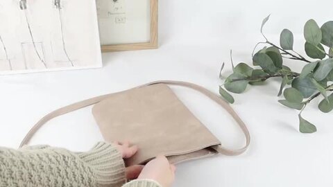 バリ島　オーバルバッグ　新品未使用　ショルダーバッグ　ラウンド　スマホショルダー FUNALIVE ショルダーバッグ Craig フロントポケットラウンド