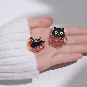 非売品ピンバッジ　額装　犬125種＋猫25種 楽天市場】【カメラストラップのワンポイントに!!】黒猫カフェ