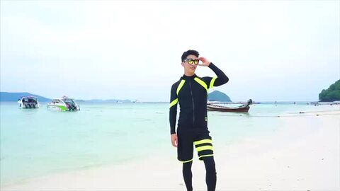 CURVE LINE SURF SHORTS