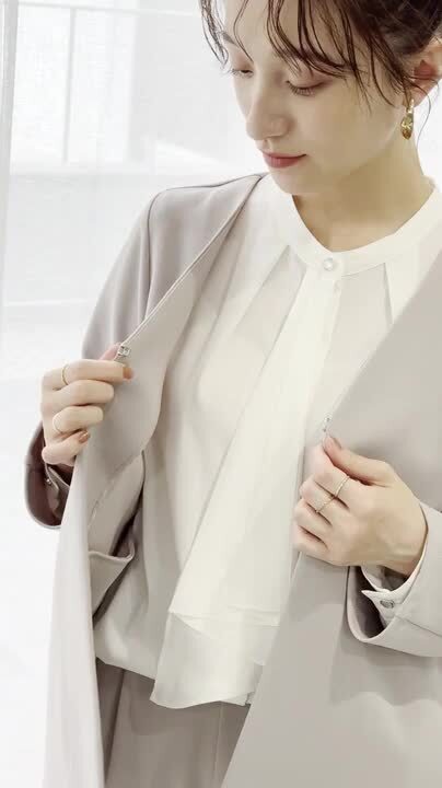 【極美品】LAVEANGE TRツイルセットアップ　ノーカラースーツ　LL LAVEANGE（ラビアンジェ）の「[洗える]TRツイルセットアップ