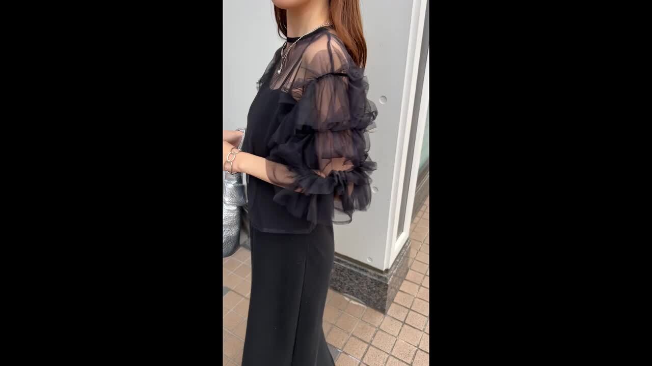 完売品　Oggiコラボ　フリルレイヤード トップス Oggiコラボ フリルレイヤード ホワイト - メルカリ