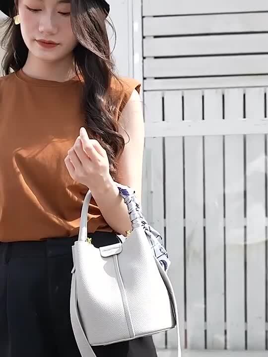 【高級本革】ゴールド　トゴレザー　キューブバッグ　バケツバッグ 黒　ペガサスPM Beryl ベリル レザーバケツバッグ - ブラック | CHARLES & KEITH