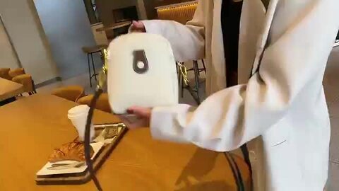 スマホポシェット 牛革 スマホ ショルダーバッグ ポシェット スマホショルダー 本牛革 MARCO VIAGGIO マルコビアッジオ