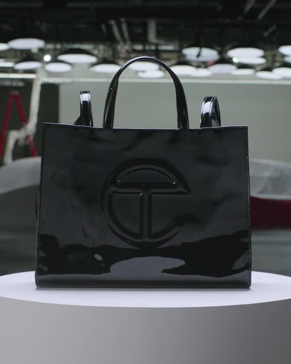 Telfar テルファー ミディアム パフ ショッピングバッグ 黒 テルファー ショッピングバッグ ミディアム ブラック in Vegan