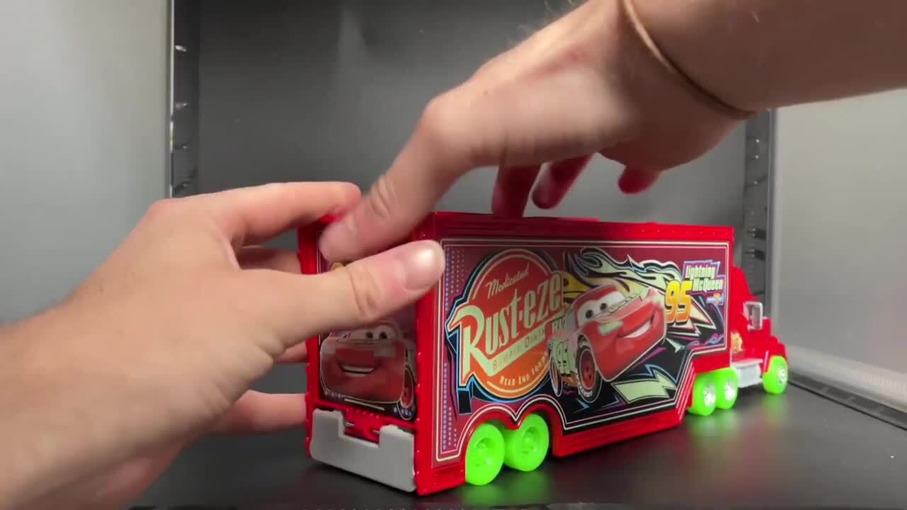楽天市場】ディズニーカーズ オンザロード ミニカー 暗闇で光る