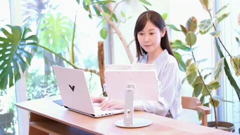 Yjcnelcr 調節可能な折りたたみ式ラップトップノートブック