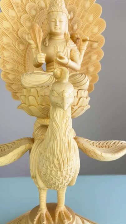 【修縁堂】 木製 珍品 一式 仏教工芸品 供養品 孔雀明王 孔雀明王 37cm 女神 孔雀 慈悲 明王 木造 仏像 木彫り 彫刻 像