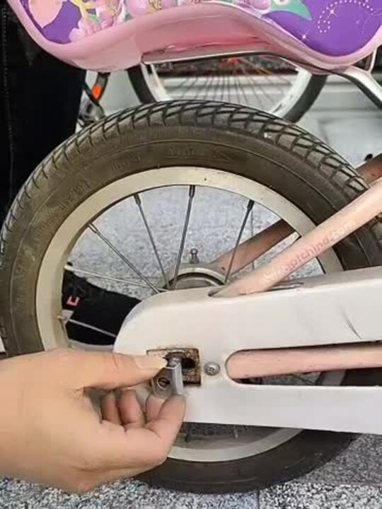 Amazon.co.jp: John Deere 自転車に乗るおもちゃ グリーン 20