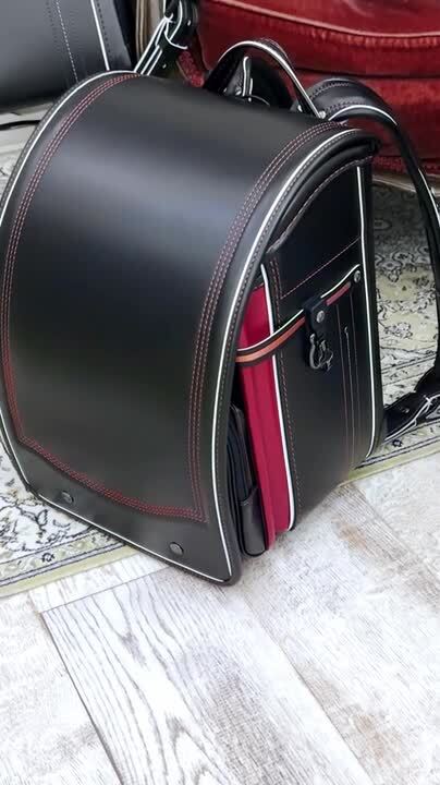 楽天市場】【ご購入特典付！メーカー直販】ふわりぃランドセル 正規品 [ロイヤルコレクション 男の子 2026年度新作モデル 百貨店限定モデル] 日本製  チェストベルト クラリーノタフロックNEO 反射 光る 軽量 軽い 6年間修理保証 A4フラットファイル タブレットPC 黒 