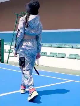 シルバー ダンスウェア フード付き　KPOP　キッズダンス衣装 楽天市場】ダンス衣装 シルバー k-pop 衣装 キッズ セットアップ