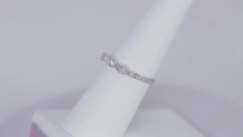 ELLE プラチナ ダイヤモンド リング 専用ケース付き ELLE プラチナ ダイヤモンド リング 専用ケース付き