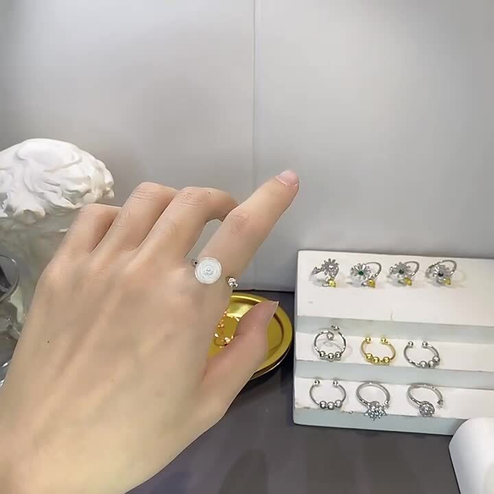 遺品整理　リング 楽天市場】四つ葉クローバー 回転リング ストレス解消 CZリング