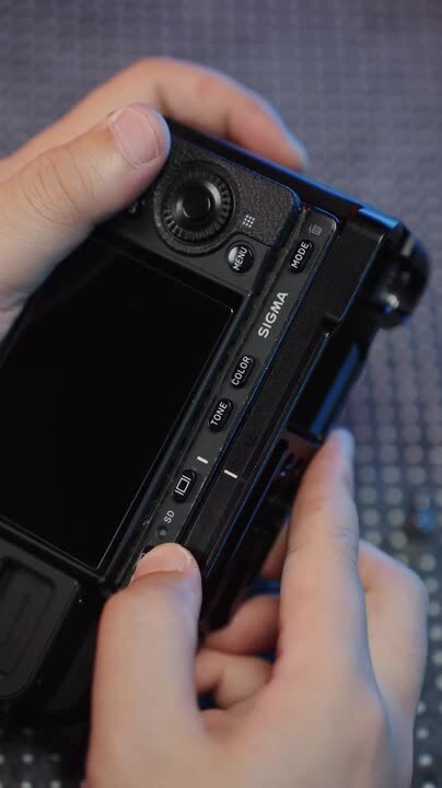 SIGMA fp/fp L用 NEEWER ケージ シリコングリップ付き Amazon.com : NEEWER Cage for fp/fp L, Metal Camera Cage with