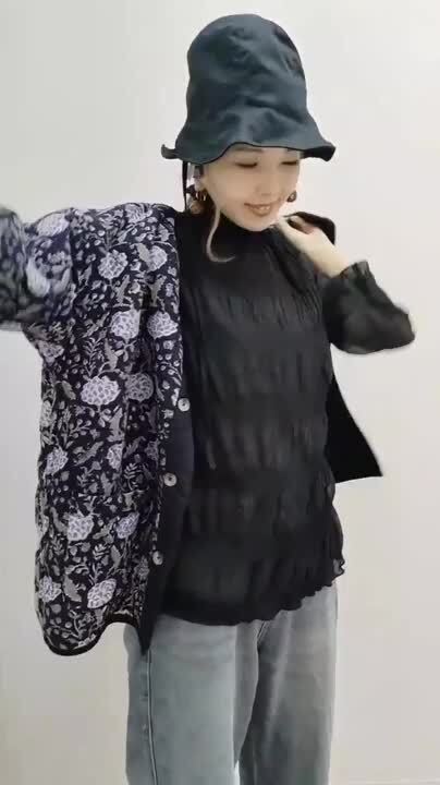 何通りにも楽しい‼️プリントリバーシブルジャンバーフード付き