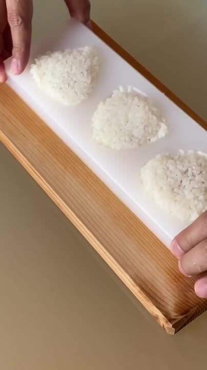 楽天市場】おにぎり型 三角 3個取 _ おにぎりB型 3穴 大_業務用