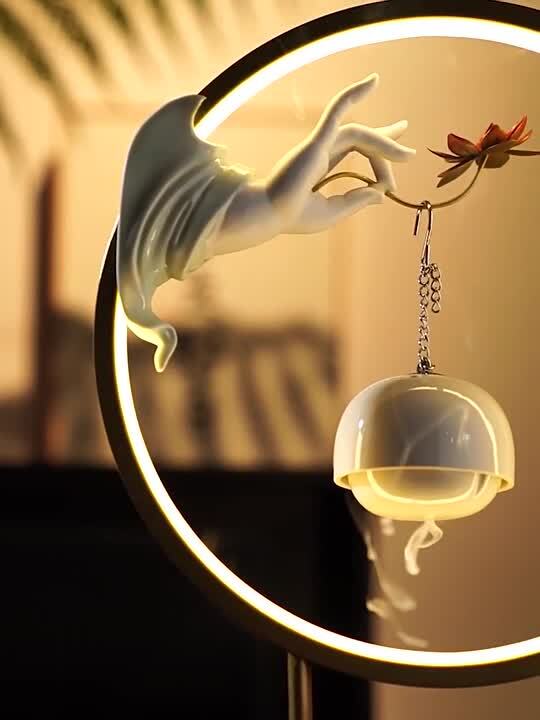 銅滴台座付き置物上197