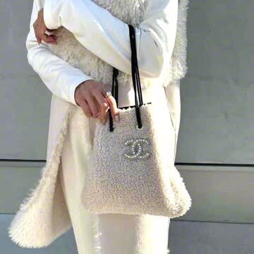 新品未使用タグ付き　完売品　ボンポワン　エコファー　ショルダーバッグ　ボントン 新品未使用タグ付き 完売品 ボンポワン エコファー ショルダーバッグ