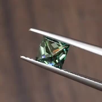 楽天市場】【合成石・ルース】 合成グリーンモアッサナイト０．６９CT