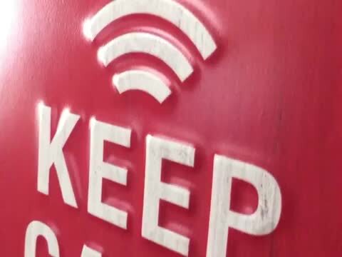 楽天市場】ブリキ看板 Wi-Fi プレート Iタイプ 赤×ホワイト 縦