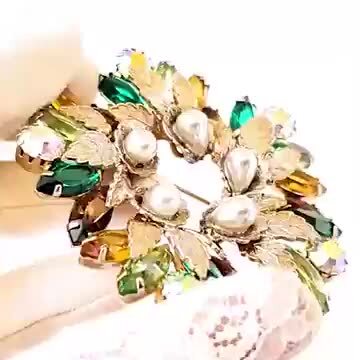 アメリカンヴィンテージ Krementz パールで飾られたすみれの花束のブローチ アメリカ製Krementz薔薇ブローチ繊細なゴールドトーン