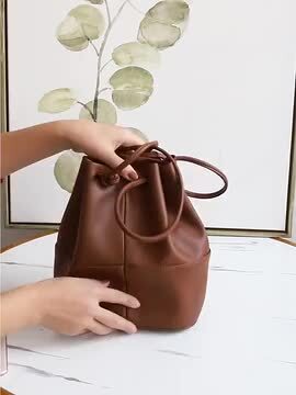 韓国デザイン 本革ハンドバッグ レザーショルダーバッグ 巾着BAG 名品】4wayレザー巾着ショルダーバッグ［chi企画］（ショルダー