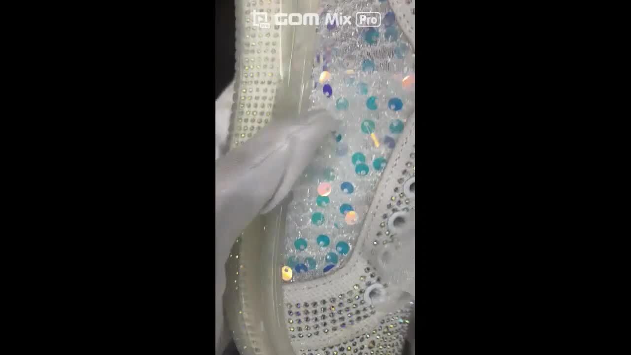 楽天市場】スニーカー レディース キラキラ ラインストーン