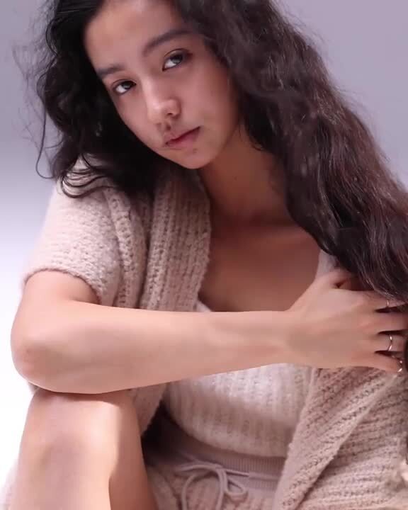 上質な暖かさに包まれる。Kōki,が纏う、ロロ・ピアーナの最新カプセル